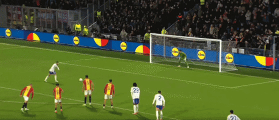 欧联今晚走向成谜,金州勇士豪取连胜,气氛紧张,轮换策略成焦点 欧联今晚走向成谜,金州勇士豪取连胜,气氛紧张,轮换策略成焦点